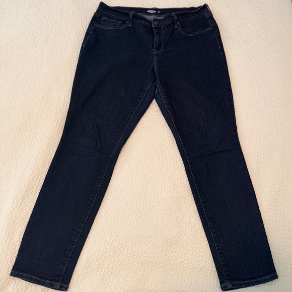Old Navy Mid-Rise Curvy Skinny Jeans, Size 12 Short, Dark Rinse - Picture 1 of 8